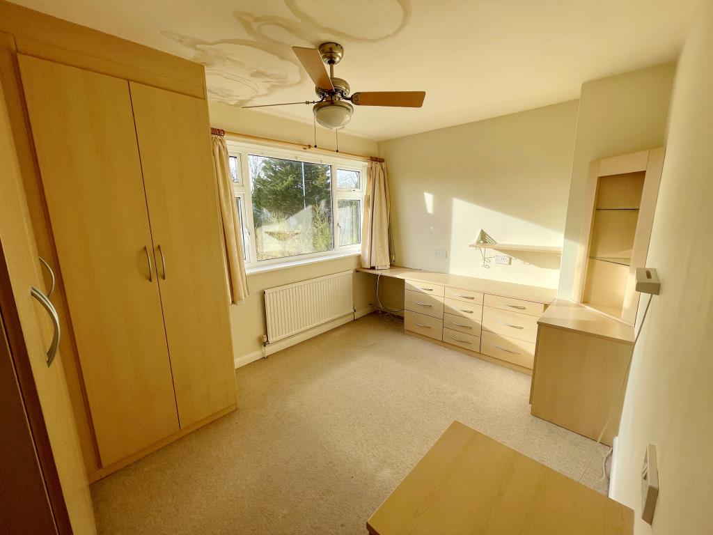 Lot: 143 - FOUR-BEDROOM SEMI-DETACHED HOUSE - Bedroom three